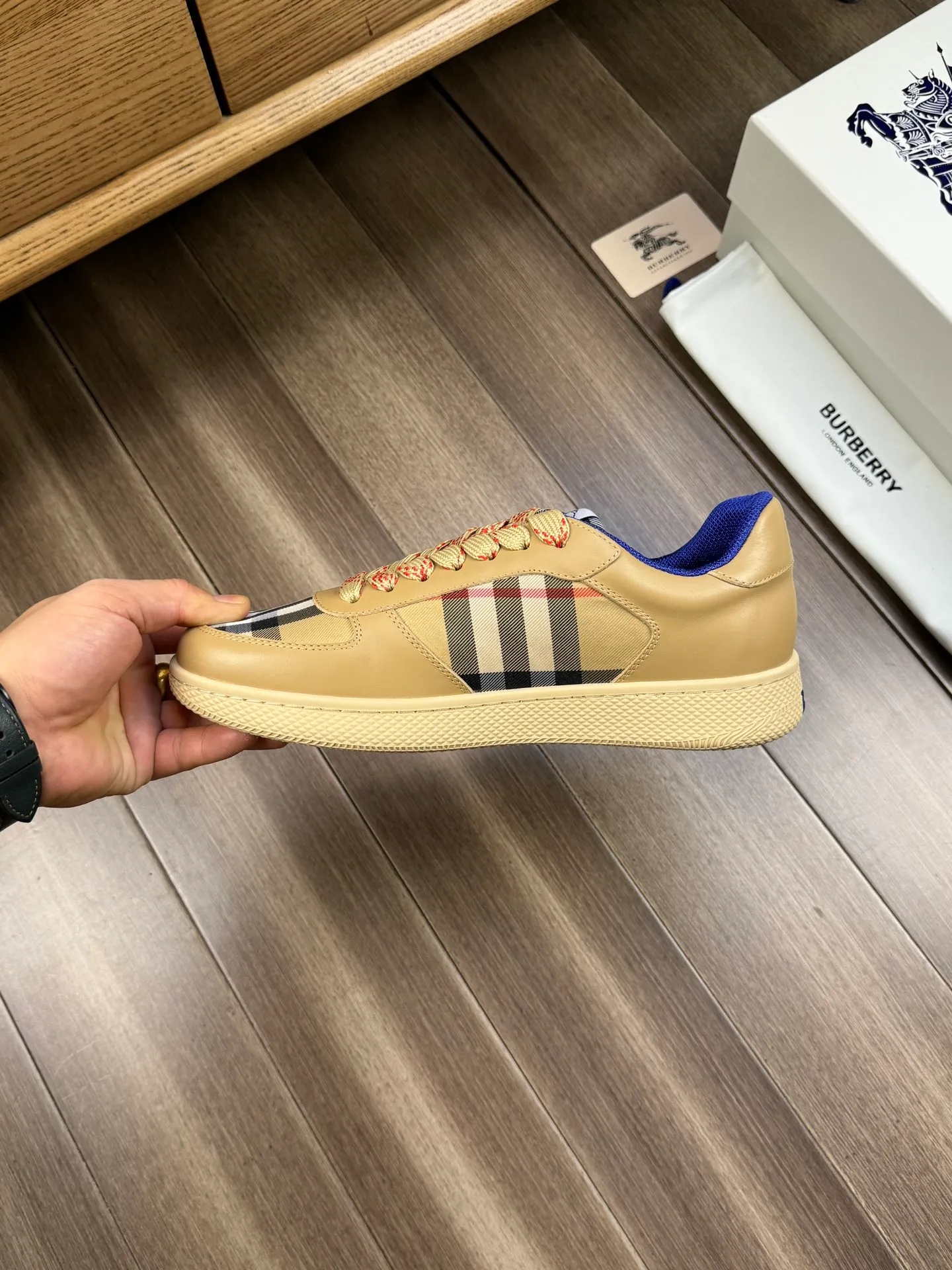 P400 [BURBERRY] Burberry - Upper: imported 🔝 Napa calfskin, brand totem cloth, tongue brand cloth label - Inner lining: canvas lining, - Outsole: rubber; two-color molded outsole - Super high quality control·Fine workmanship: highlighted (high-end·luxury·grade) -Size: 38-44 (Male 45, can be customized)